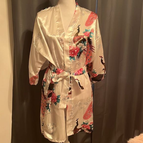 mei ye si da Other - Mei ye si da Flowered White Silk Robe